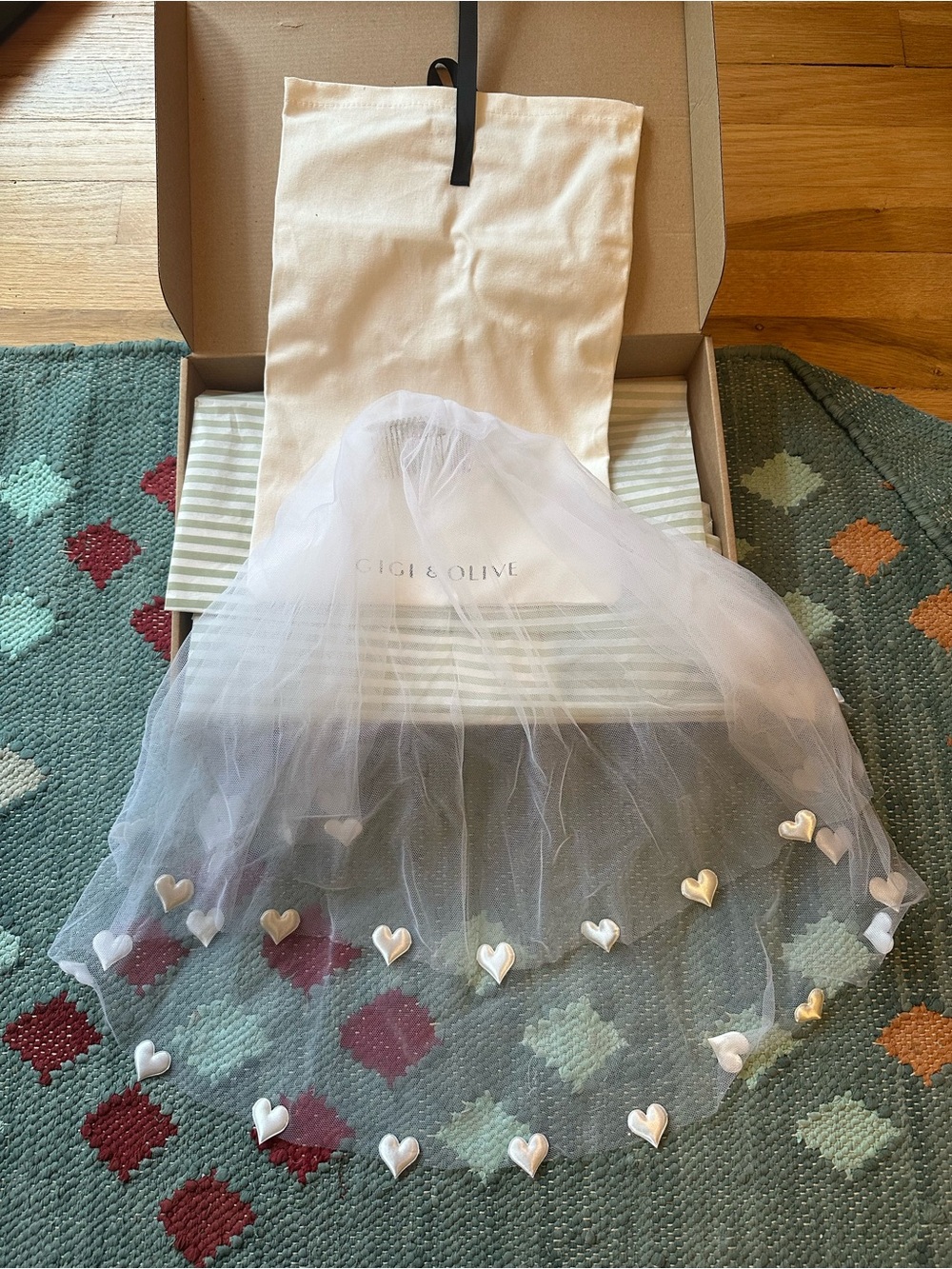 Bridal Heart Trim Veil - White - Picture 6 of 6